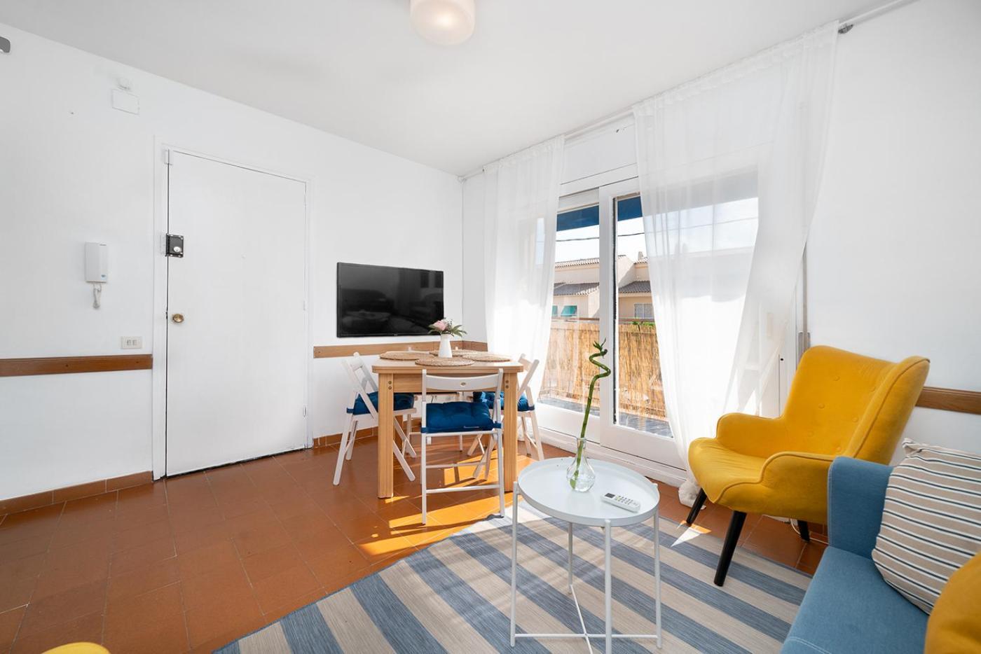 Flat With Terrace Apartment